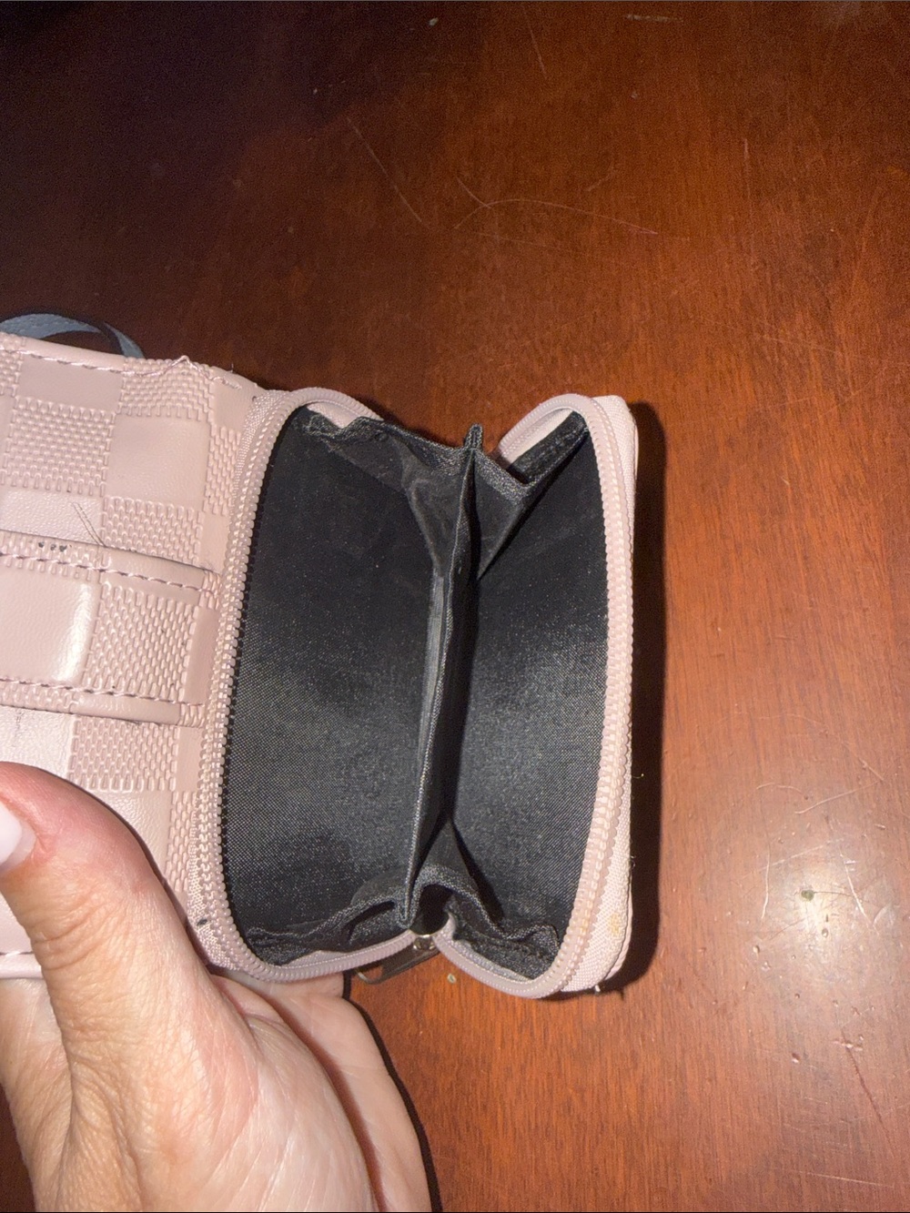 Women’s Check-Pattern Zip Wallet - Picture 7 of 7